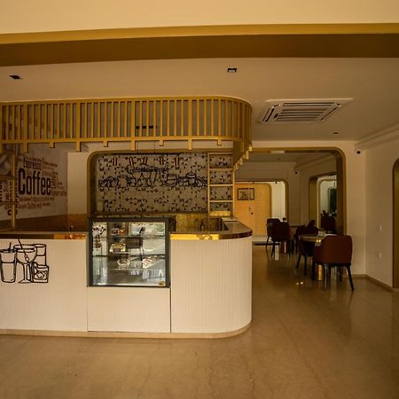 Vrr Astoria Hotel & Convention Center Bangalore Exterior foto
