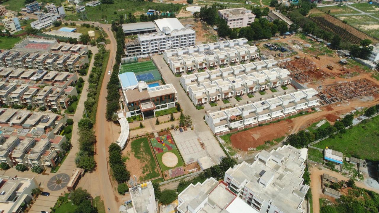 Vrr Astoria Hotel & Convention Center Bangalore Exterior foto
