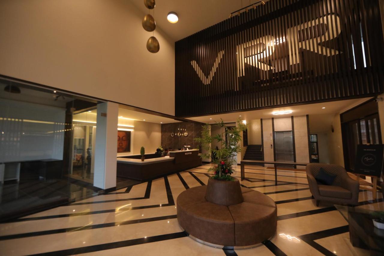 Vrr Astoria Hotel & Convention Center Bangalore Exterior foto