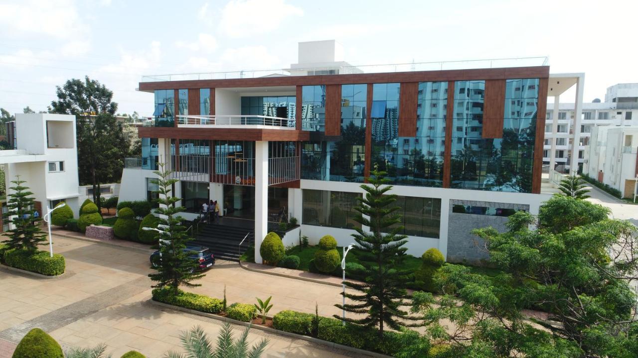 Vrr Astoria Hotel & Convention Center Bangalore Exterior foto