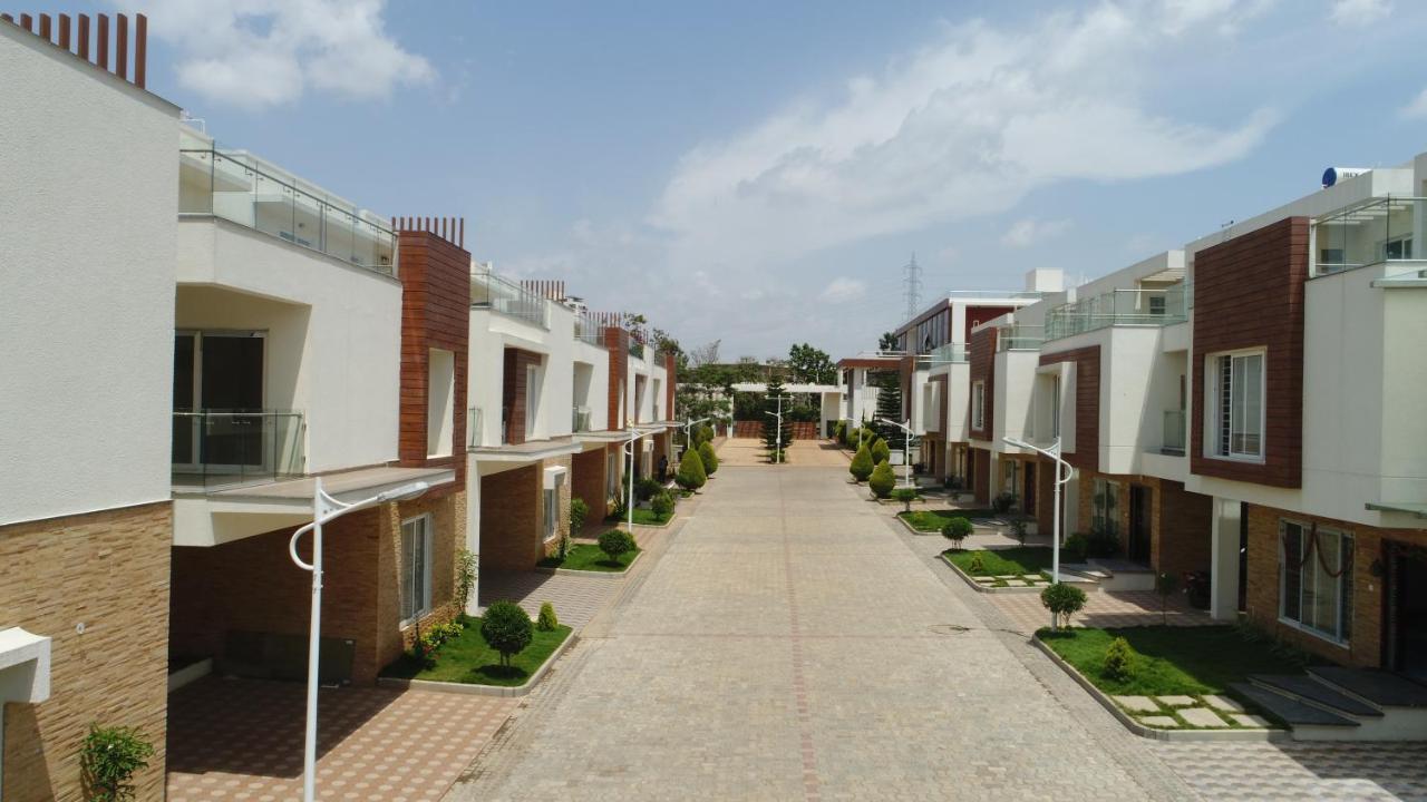 Vrr Astoria Hotel & Convention Center Bangalore Exterior foto