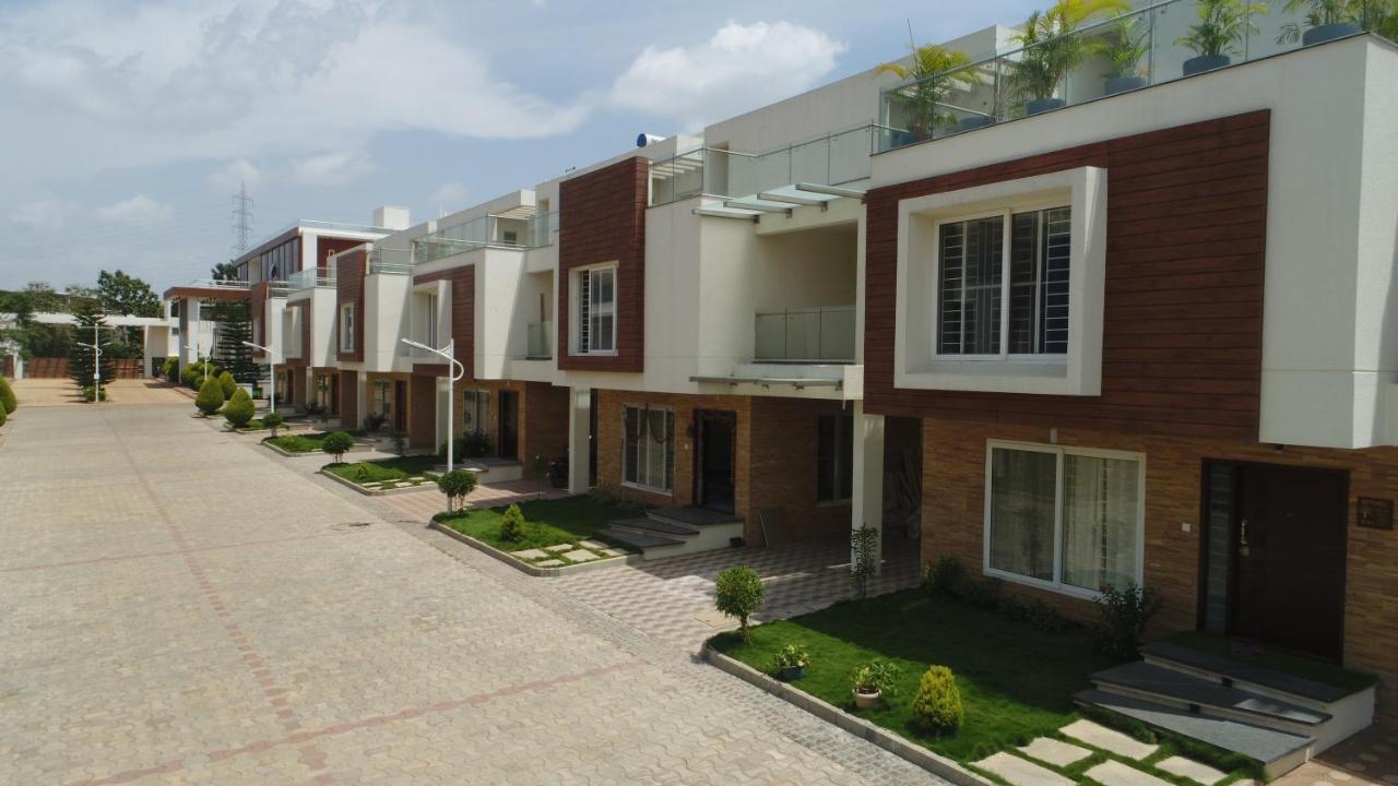 Vrr Astoria Hotel & Convention Center Bangalore Exterior foto