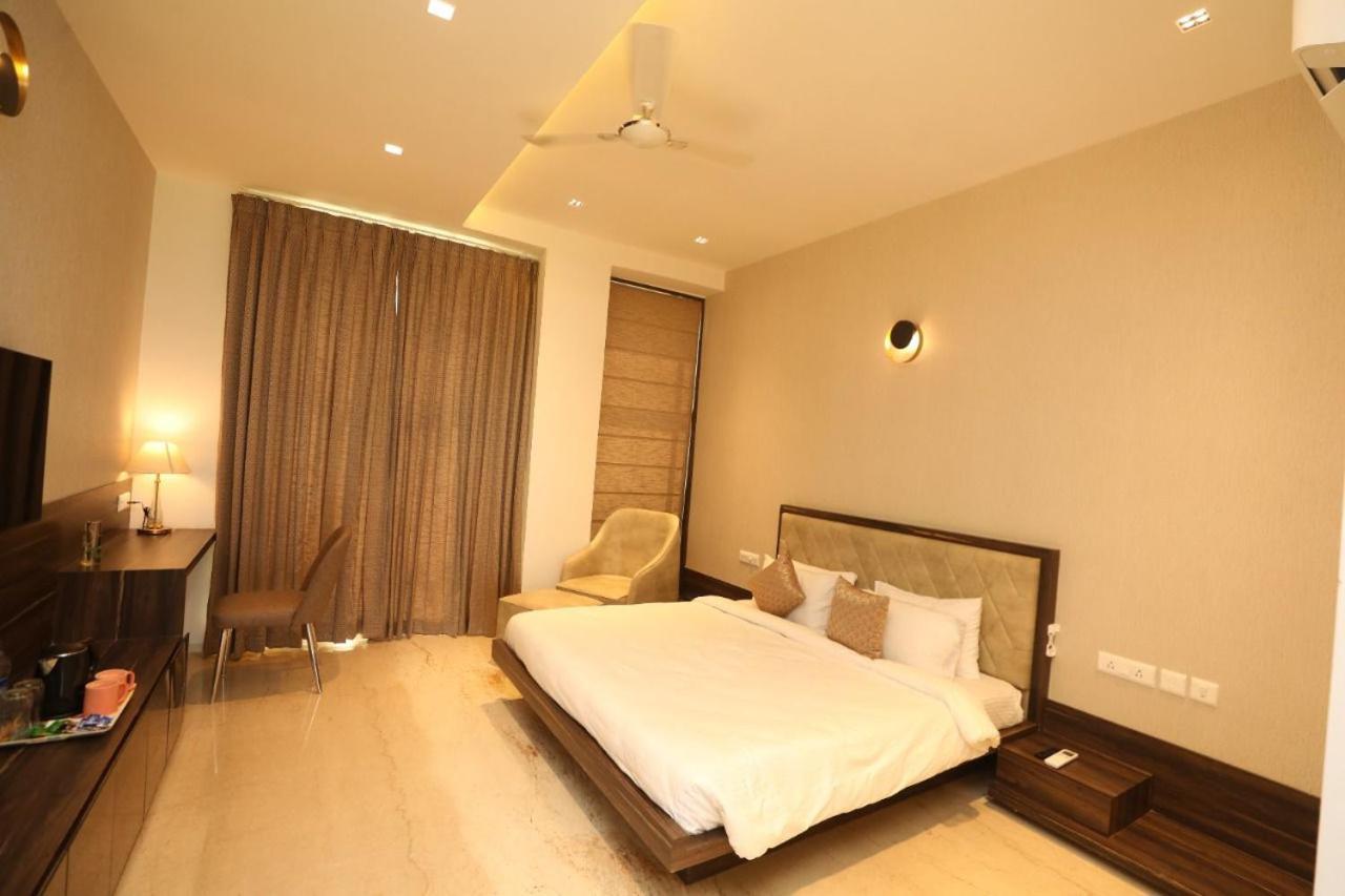 Vrr Astoria Hotel & Convention Center Bangalore Exterior foto