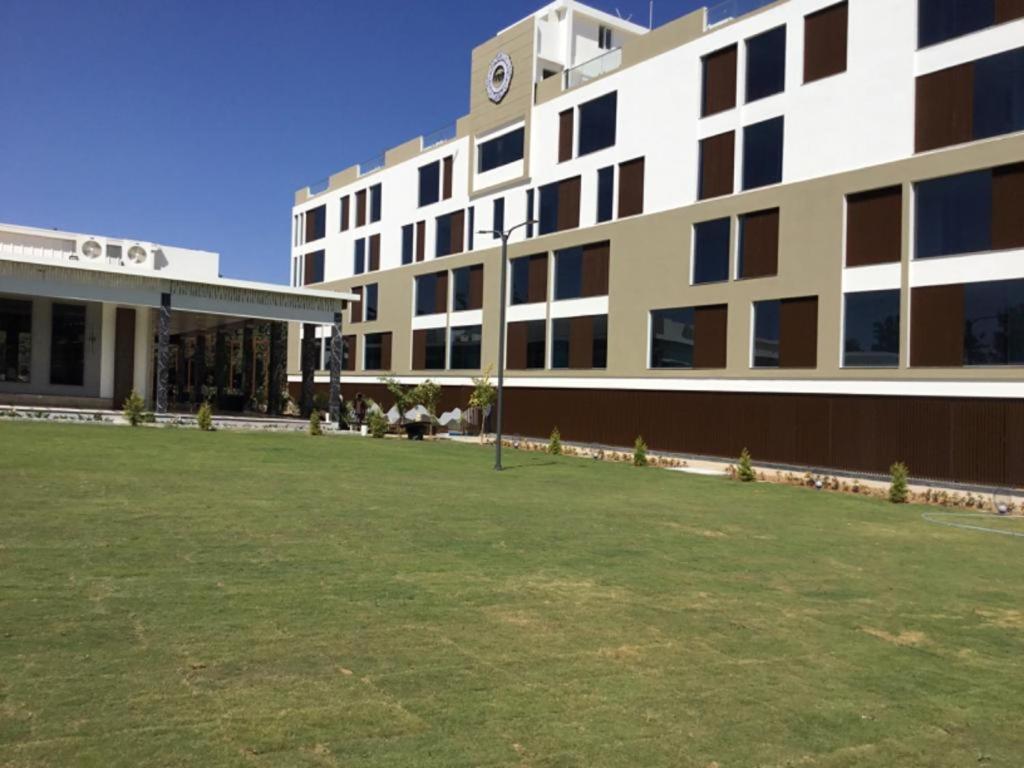 Vrr Astoria Hotel & Convention Center Bangalore Exterior foto