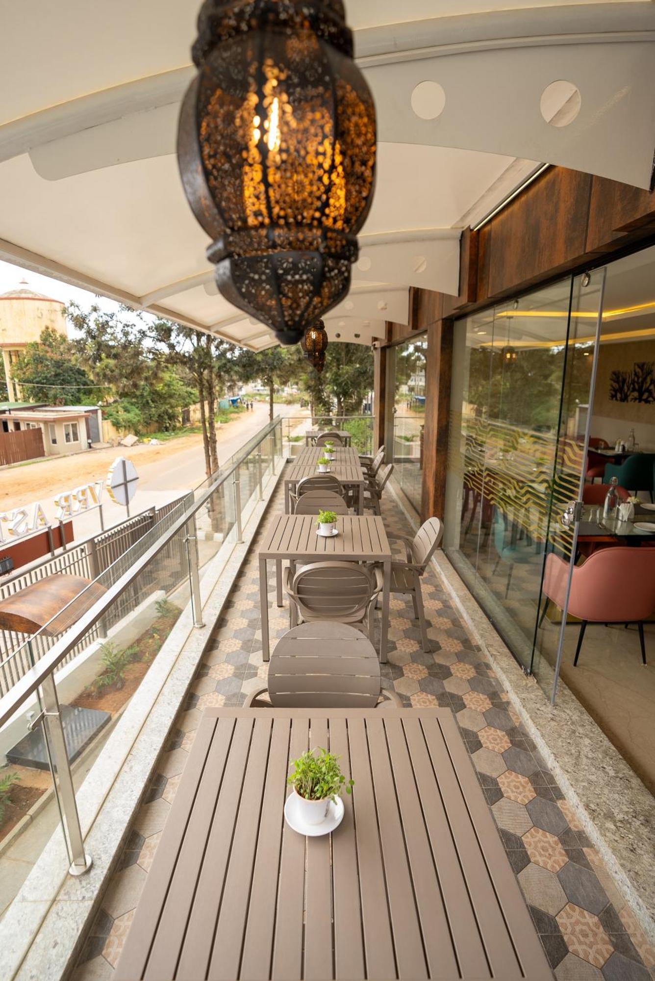 Vrr Astoria Hotel & Convention Center Bangalore Exterior foto